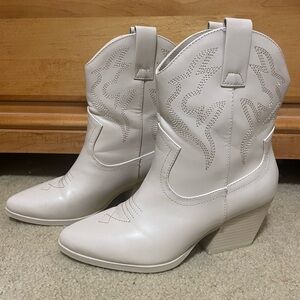 Soda “BLAZING” ~ Women Western Bootie Pointe Toe with Low Heel